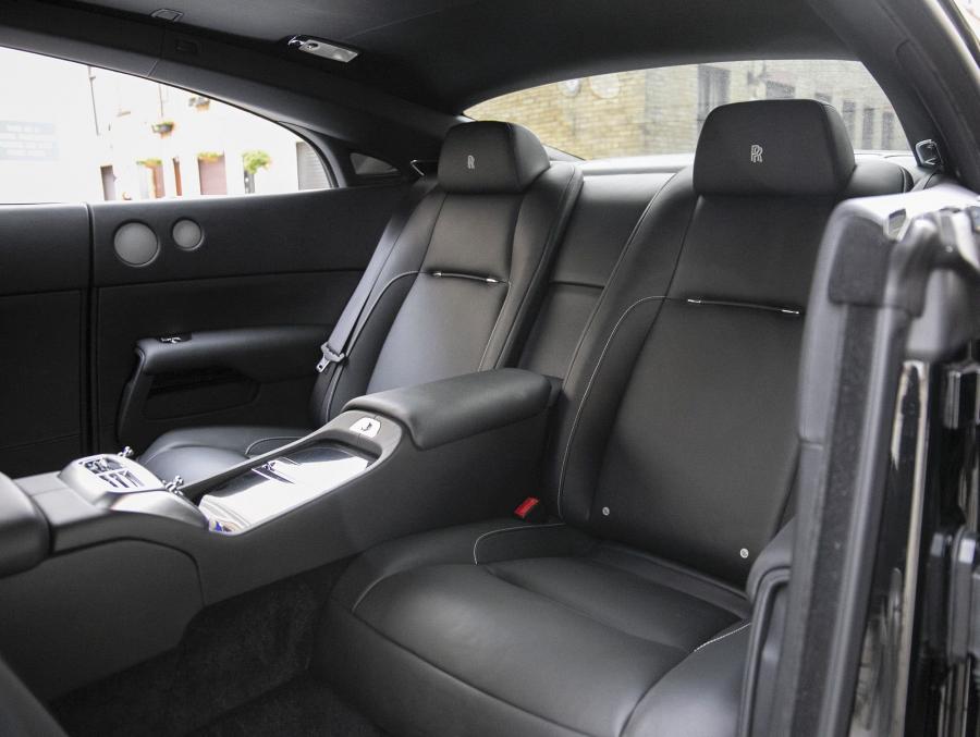 Интерьер Rolls-Royce Wraith by ONYX Concept 2019 года  (фото 9 из 36)
